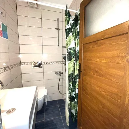 Nest Gunay ホテル *